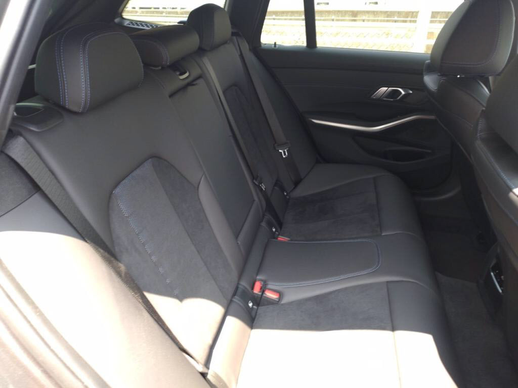 ＢＭＷ３シリーズツーリング３２０ｄ＿ｘＤｒｉｖｅツーリングＭスポーツの写真 26