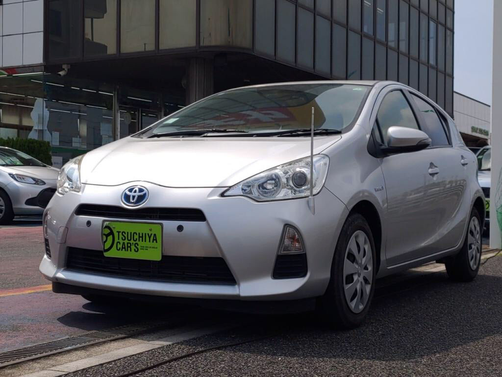 トヨタ　アクア　Ｇ