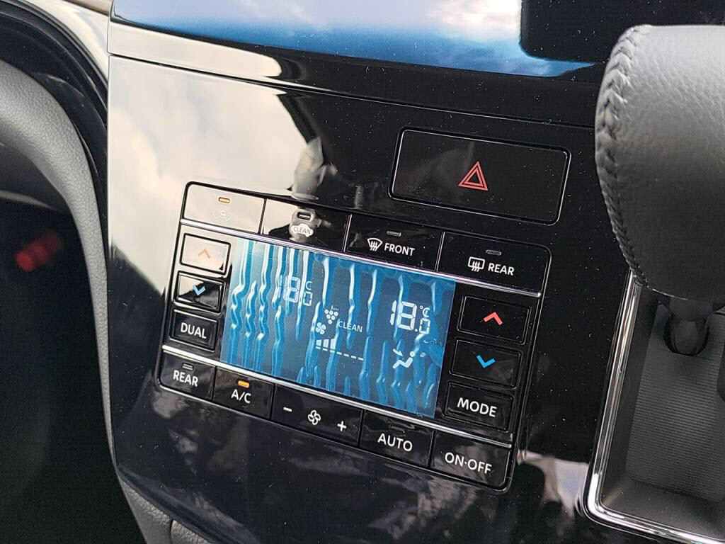 エルグランドハイウェイスターＳの写真 14