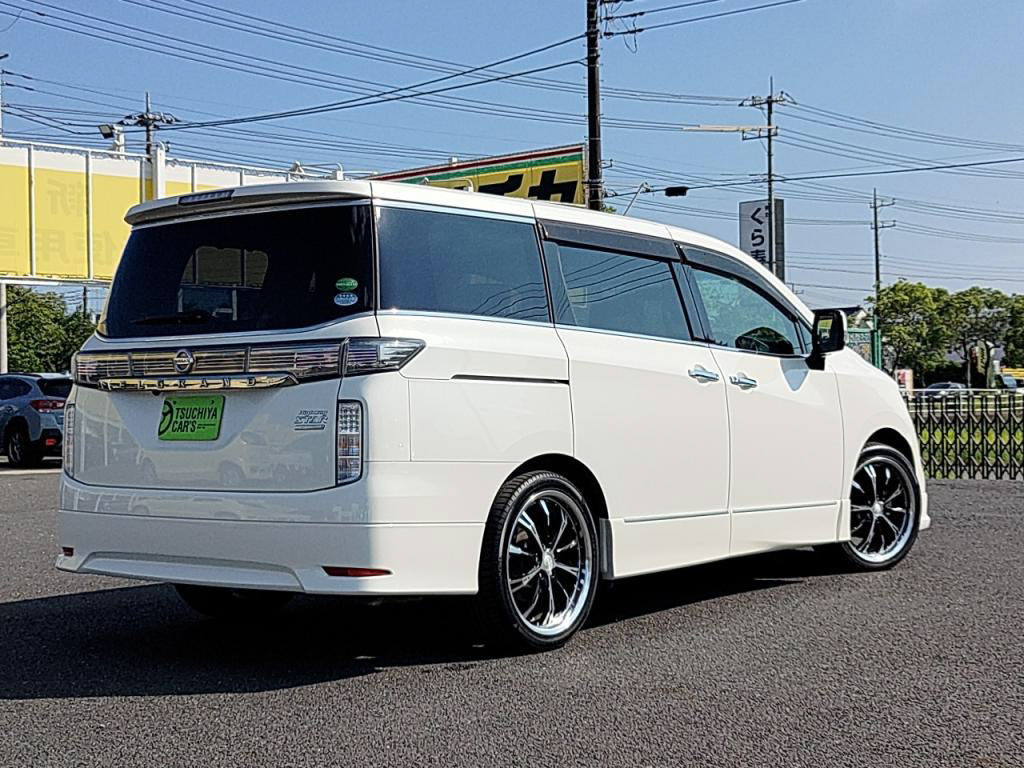 エルグランドハイウェイスタープレミアムアーバンクロムの写真 2