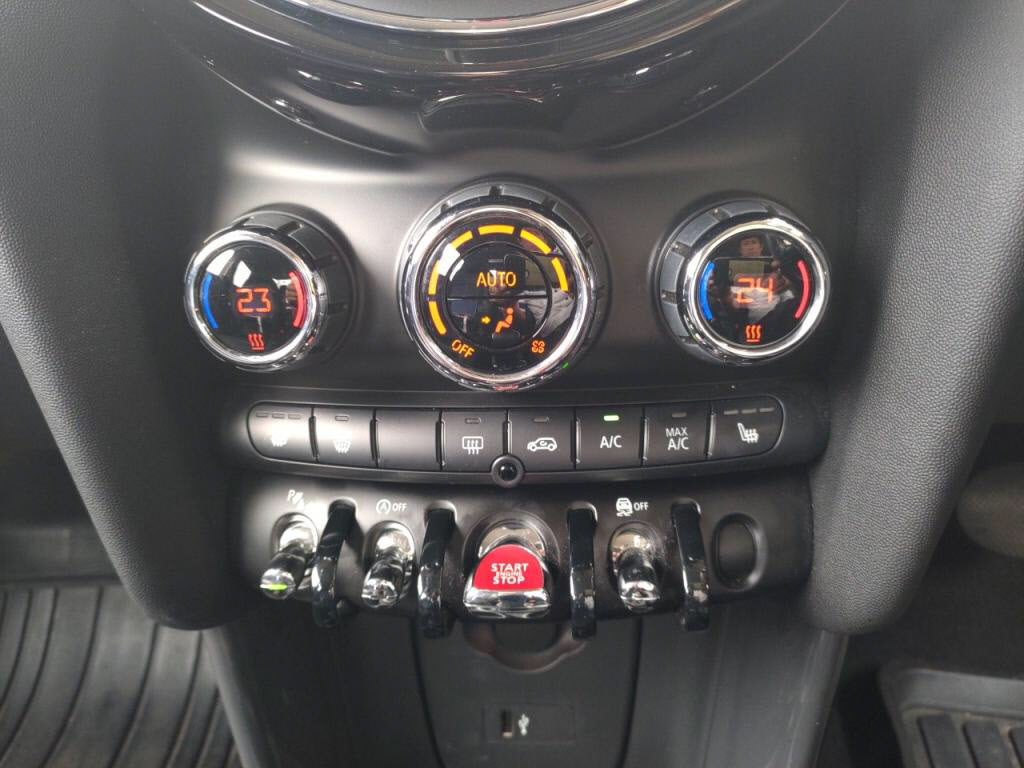 ＢＭＷミニ５ＨＢクーパーの写真 16